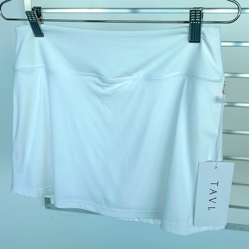 TAVI Active Skort in white.
